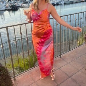 Bright summer dress. Size M.